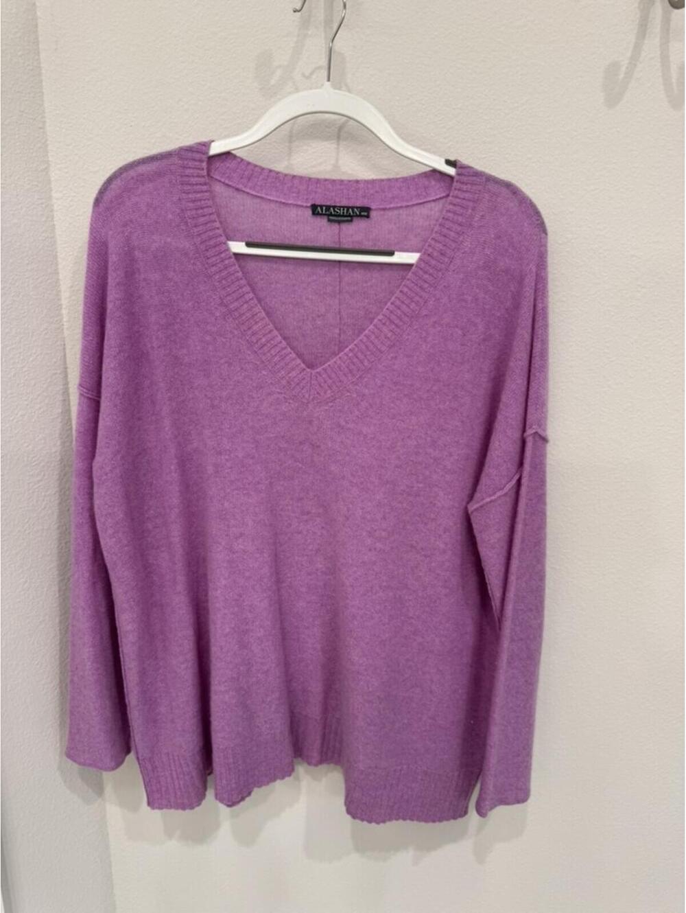 Alashan Women's 100% Cashmere V-Neck Sweater Medium Lavender